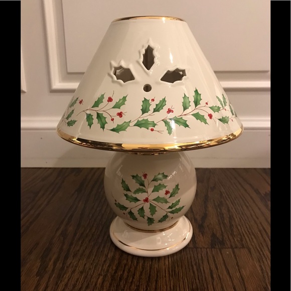 Lenox ~ Holiday Tea light Candle Lamp ~ Holly & Berry w/Gold Trim ~ EUC - Picture 1 of 7